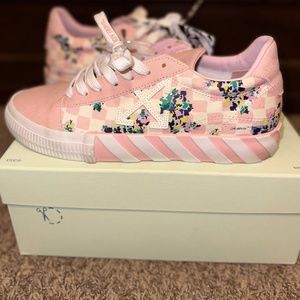 Canvas Low Vulcanized Off-White Sneakers(pink multicolor)